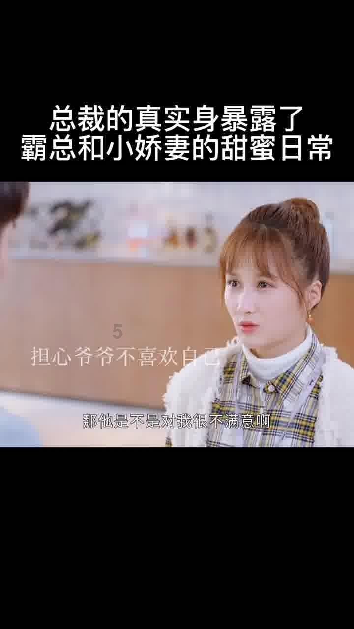 浇花的漂亮女孩
